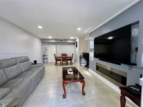 4255 N University Dr #304, Sunrise, FL 33351