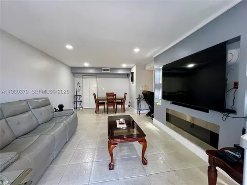 4255 N University Dr #304, Sunrise, FL 33351