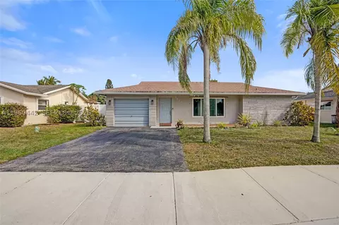 9607 NW 81st St, Tamarac, FL 33321