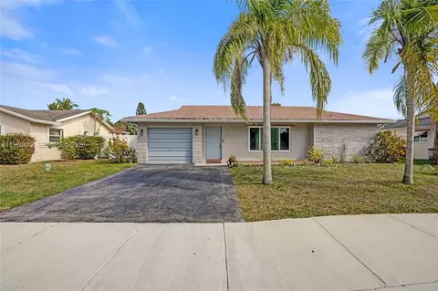 9607 NW 81st St, Tamarac, FL 33321