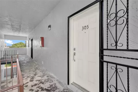 1555 W 44th Pl #305, Hialeah, FL 33012