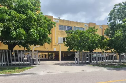 1555 W 44th Pl #305, Hialeah, FL 33012