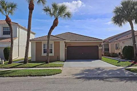 1523 NW 158th Ave, Pembroke Pines, FL 33028