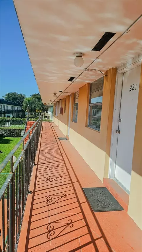 3800 SW 102nd Ave #221, Miami, FL 33165