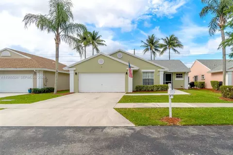 2590 SE 7th Pl, Homestead, FL 33033