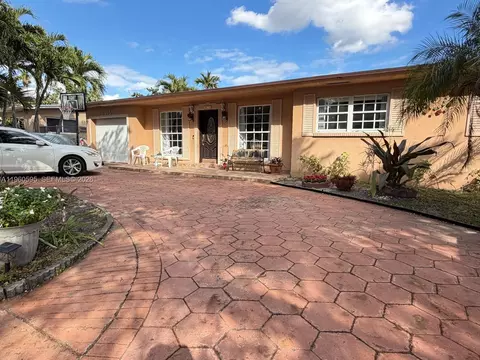 5365 W 14th Ln, Hialeah, FL 33012