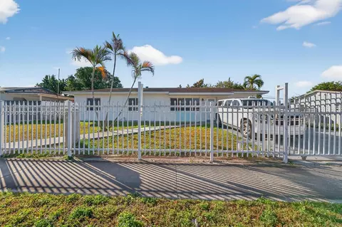 20 NE 215th St, Miami Gardens, FL 33179