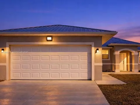 Exterior - 9042 E Broad Cir, Labelle, FL 33935 photo 2 of 2