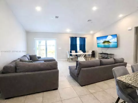 Living - 9042 E Broad Cir, Labelle, FL 33935 photo 1 of 1