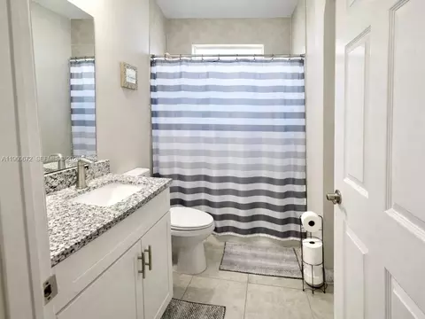 Bath - 9042 E Broad Cir, Labelle, FL 33935 photo 1 of 1