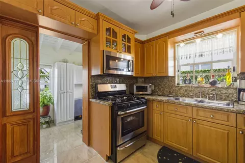 Kitchen - Undisclosed, Surfside, FL 33154 photo 1 of 4