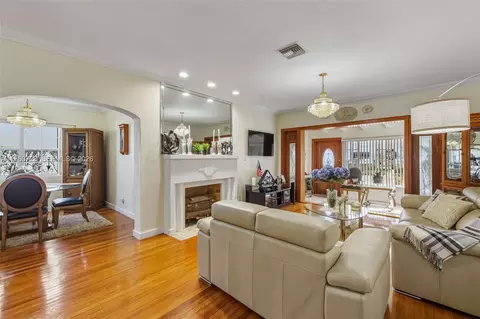 Living - Undisclosed, Surfside, FL 33154 photo 4 of 5