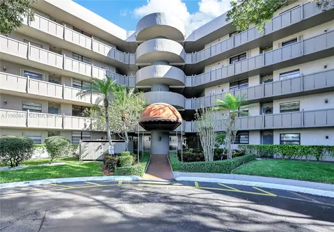 1101 Colony Point Cir #422, Pembroke Pines, FL 33026