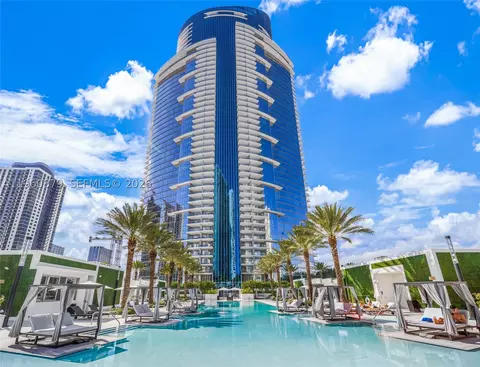 851 NE 1st Ave #204, Miami, FL 33132