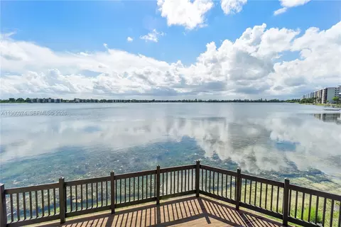 105 Lake Emerald Dr #315, Oakland Park, FL 33309