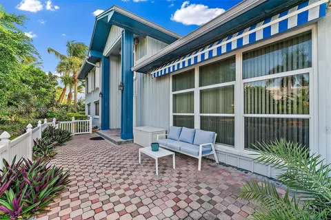 Exterior - 219 Colony Rd, Jupiter Inlet Colony, FL 33469 photo 3 of 8