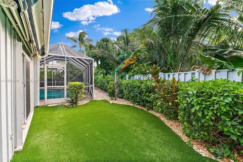 Exterior - 219 Colony Rd, Jupiter Inlet Colony, FL 33469 photo 5 of 8