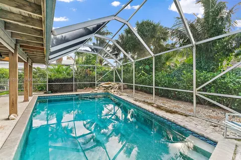 Exterior - 219 Colony Rd, Jupiter Inlet Colony, FL 33469 photo 6 of 8