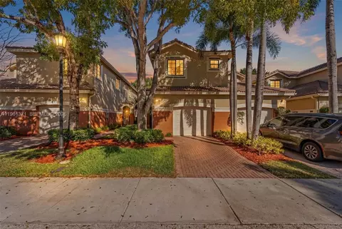 3815 Tree Top Dr, Weston, FL 33332