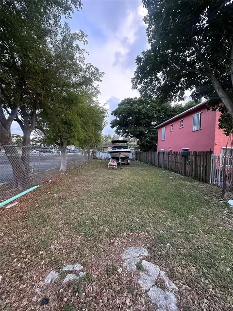 2754 NW 46th St, Miami, FL 33142