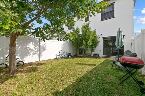 Exterior - 11006 W 32nd Ln, Hialeah, FL 33018 photo 5 of 5