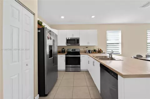 Kitchen - 11006 W 32nd Ln, Hialeah, FL 33018 photo 2 of 2