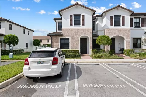 Exterior - 11006 W 32nd Ln, Hialeah, FL 33018 photo 4 of 5