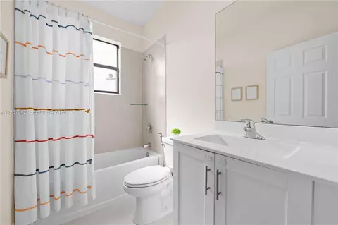 Bath - 11006 W 32nd Ln, Hialeah, FL 33018 photo 2 of 2
