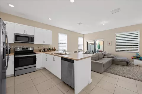 Kitchen - 11006 W 32nd Ln, Hialeah, FL 33018 photo 1 of 2