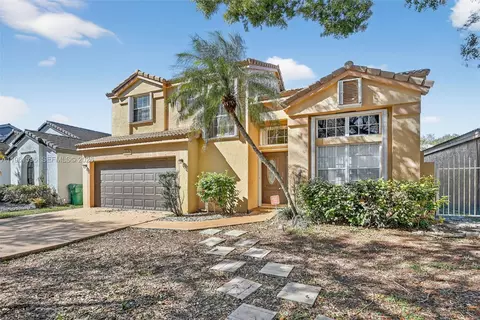 2838 Bogota Ave, Hollywood, FL 33026