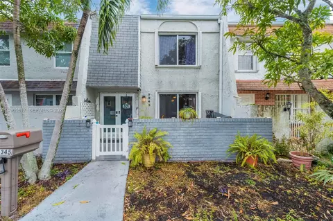7345 NW 75th St, Tamarac, FL 33321