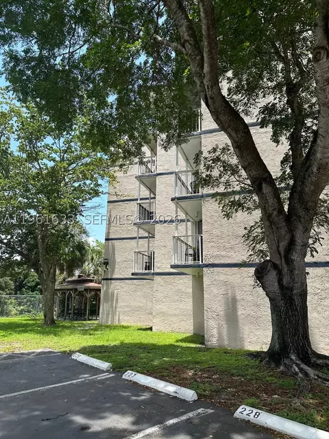 7075 NW 186th St #C104, Hialeah, FL 33015