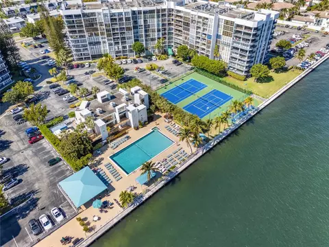 800 Parkview Dr #729, Hallandale Beach, FL 33009