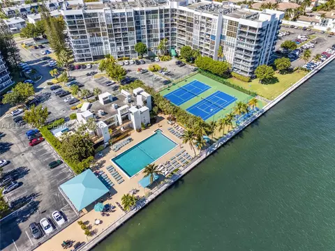 800 Parkview Dr #729, Hallandale Beach, FL 33009