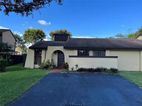 12713 SW 70th Ln, Miami, FL 33183
