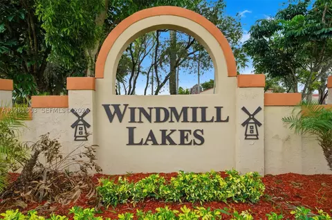 8630 SW 3rd St #203, Pembroke Pines, FL 33025