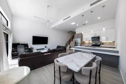 4480 NW 8th Pl, Plantation, FL 33317
