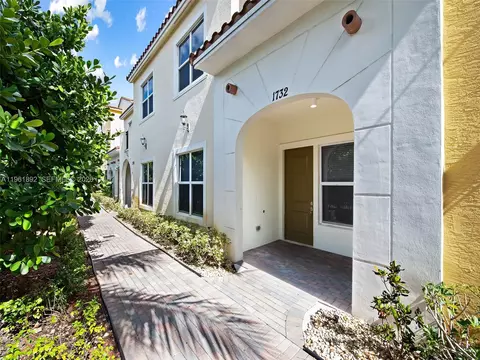 1732 NW 124th Pl, Pembroke Pines, FL 33028