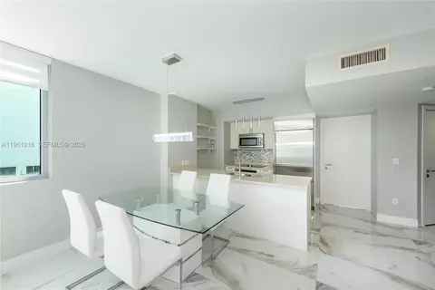 55 SE 6 St #1207, Miami, FL 33131