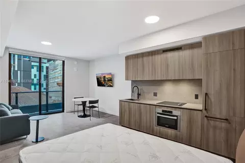 121 NE 5th St #807, Miami, FL 33132