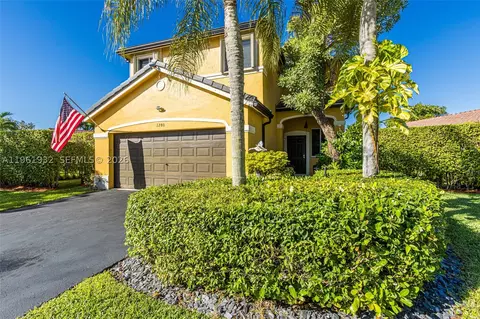 1280 Majesty Ter, Weston, FL 33327