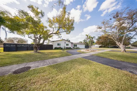 10880 SW 120th St, Miami, FL 33176