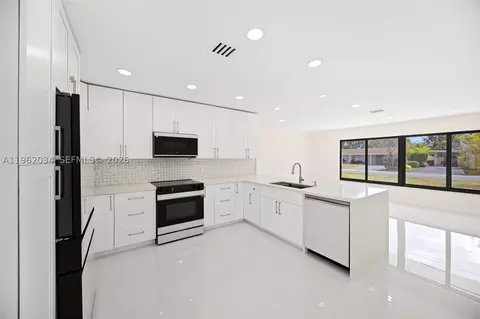 21 SE 7th St, Pompano Beach, FL 33060 photo 14