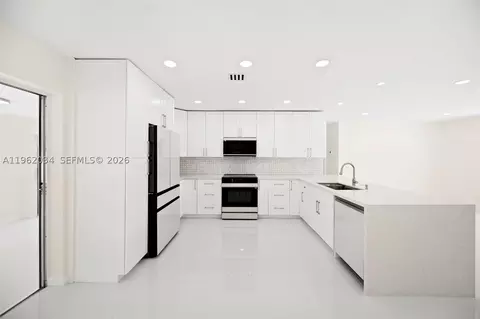 21 SE 7th St, Pompano Beach, FL 33060 photo 13