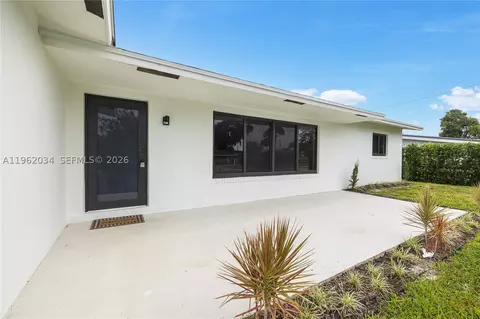 21 SE 7th St, Pompano Beach, FL 33060 photo 3