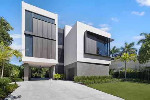 621 W 44th St, Miami Beach, FL 33140
