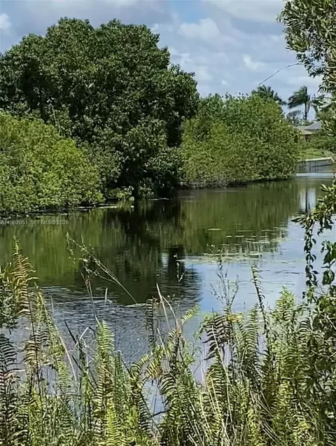 2 NW 13th Pl, Cape Coral, FL 33993