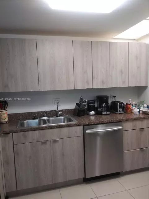 4172 Inverrary Dr #310, Lauderhill, FL 33319