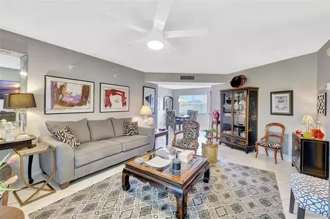4000 NW 44th Ave #405, Lauderdale Lakes, FL 33319
