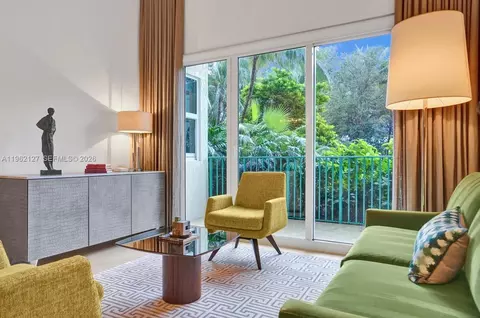 20000 E Country Club Dr #112, Aventura, FL 33180